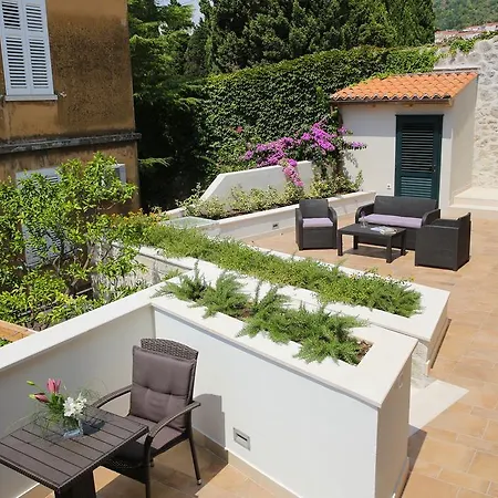 Апартаменты White & Co And *