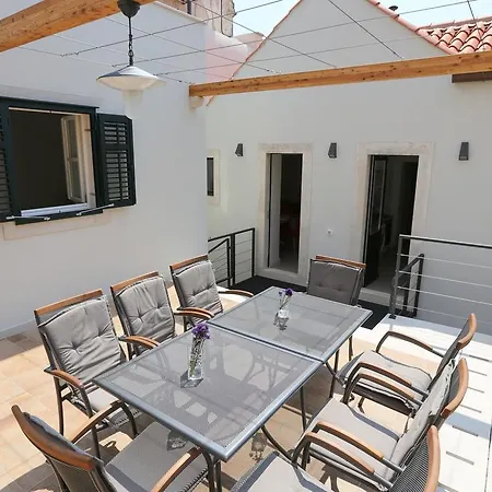 White & Co And * Дубровник