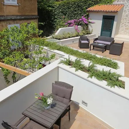 White & Co And * Dubrovnik