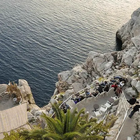 White & Co And Daire *