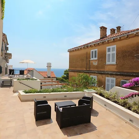 Daire White & Co And Dubrovnik