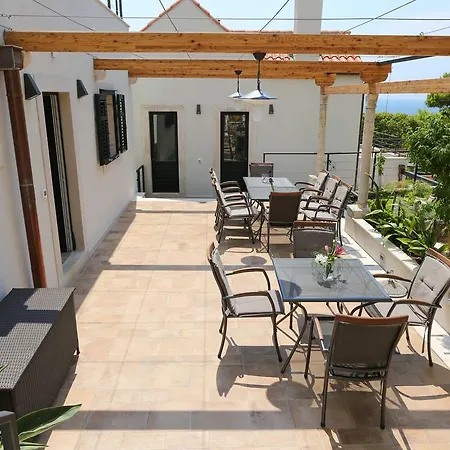 White & Co And * Ragusa