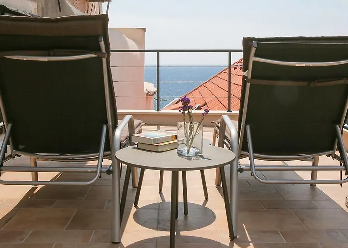 White & Co And Διαμέρισμα *