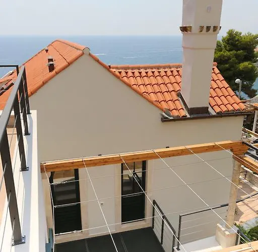 White & Co And Διαμέρισμα *