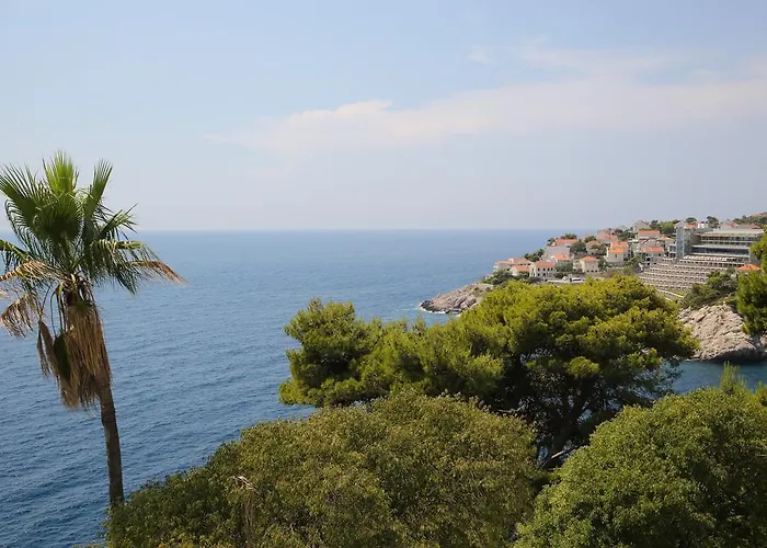 White & Co And * Ντουμπρόβνικ