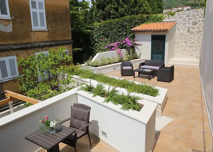 Διαμέρισμα White & Co And *