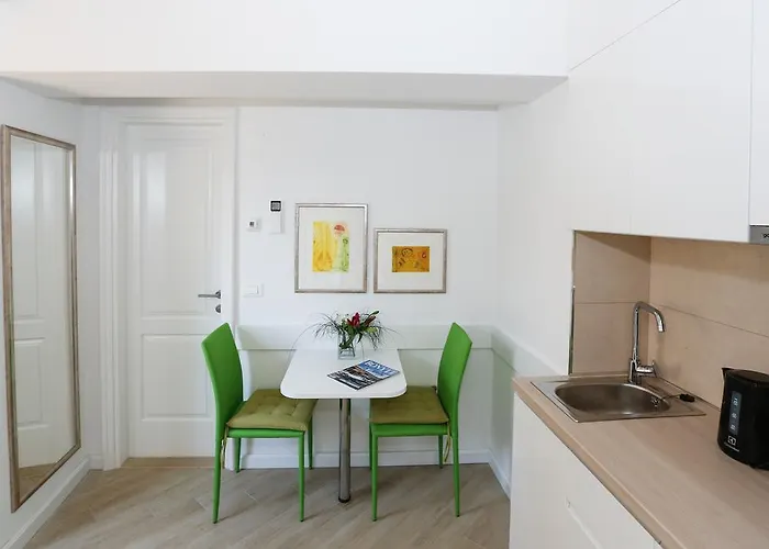 Διαμέρισμα White & Co And *