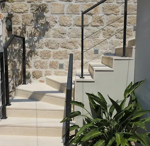 شقة White & Co And