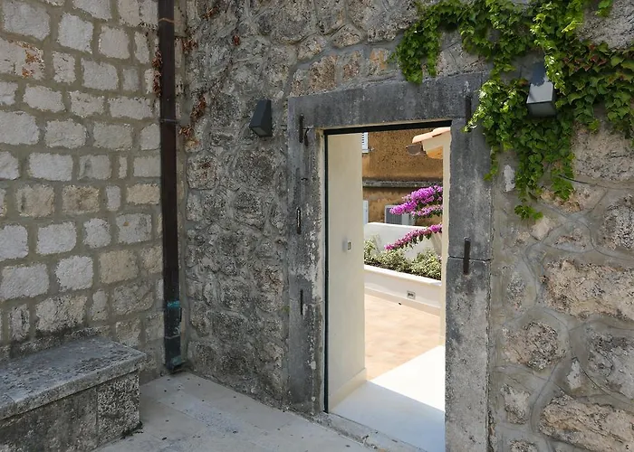 White & Co And Διαμέρισμα Ντουμπρόβνικ