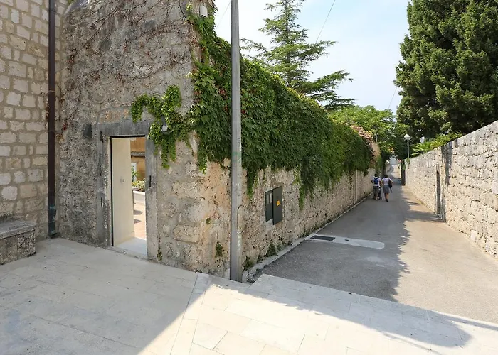 White & Co And Διαμέρισμα Ντουμπρόβνικ