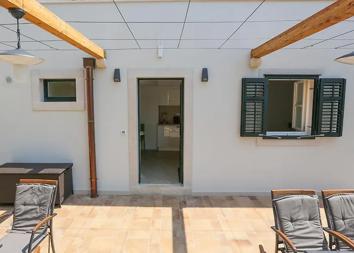 Διαμέρισμα White & Co And *