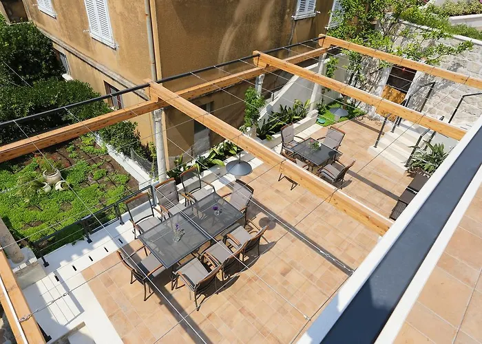 White & Co And Διαμέρισμα *