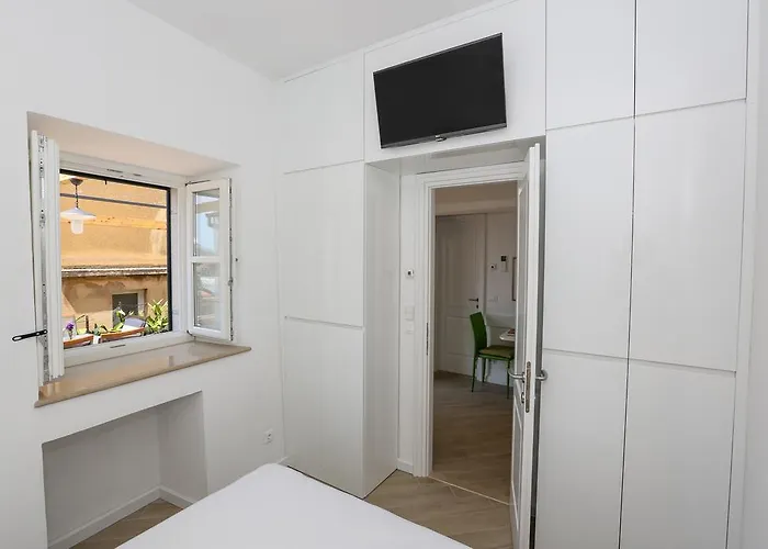 شقة White & Co And *