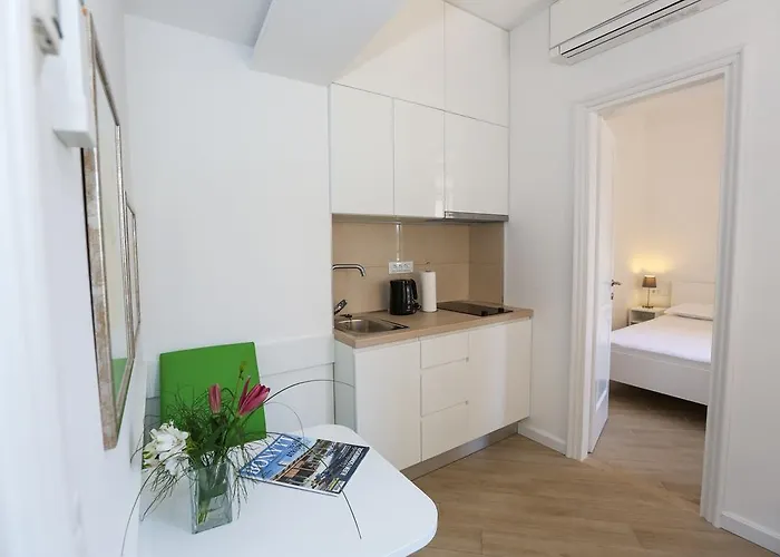 White & Co And * Ντουμπρόβνικ