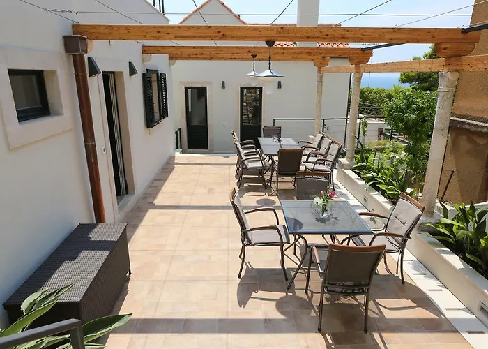 White & Co And * Ντουμπρόβνικ