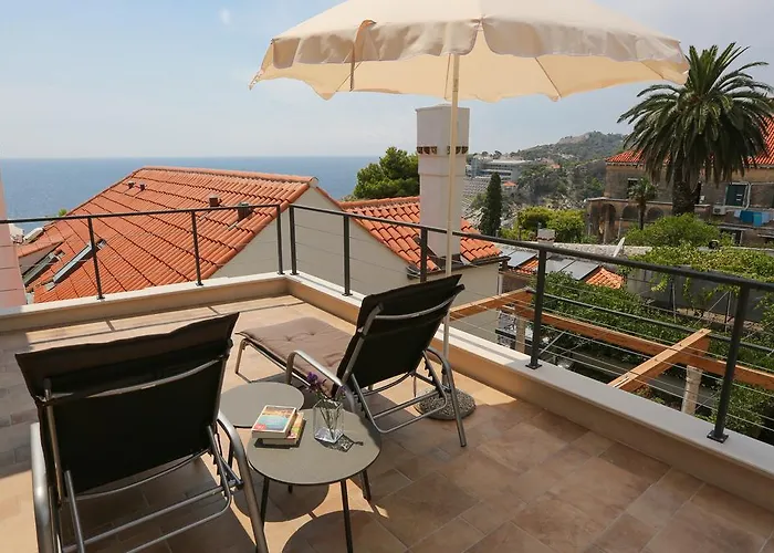 شقة White & Co And