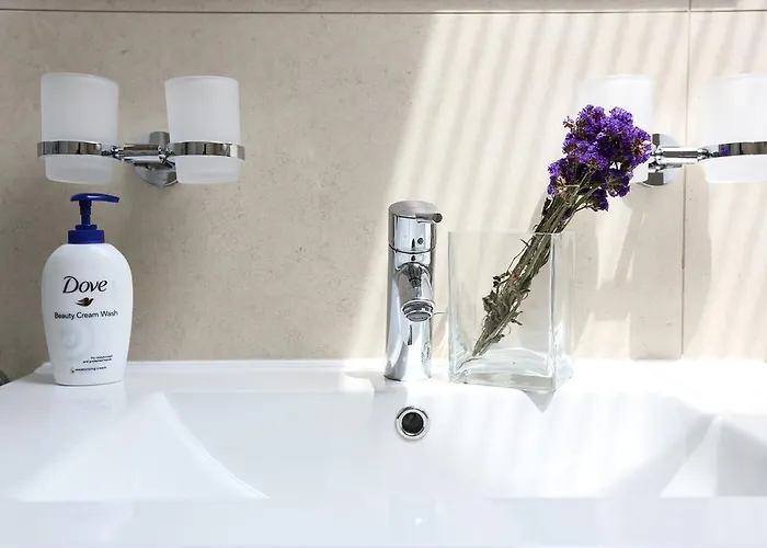 White & Co And Διαμέρισμα