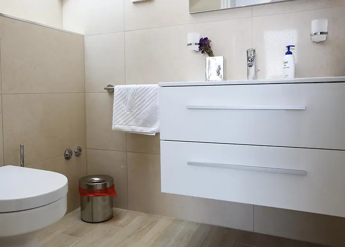 White & Co And * Ντουμπρόβνικ