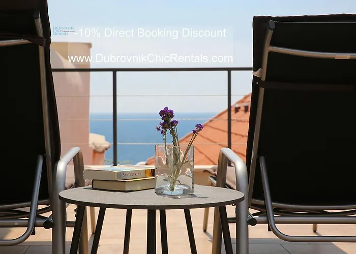 شقة White & Co And