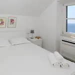 White & Co And Apartmán *