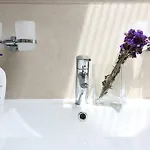 White & Co And Apartmán