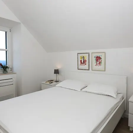 Apartment White & Co And